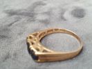 RING, 18K GULD, 3 svarta stenar