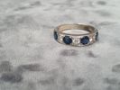 RING, 14K, vitguld, 4 mörkblå stenar