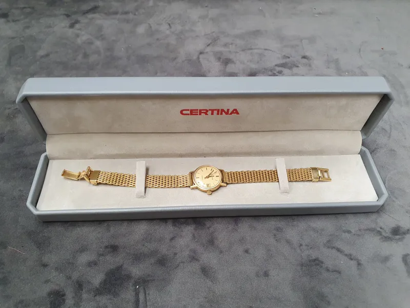 DAMARMBANDSUR, Certina, 18K