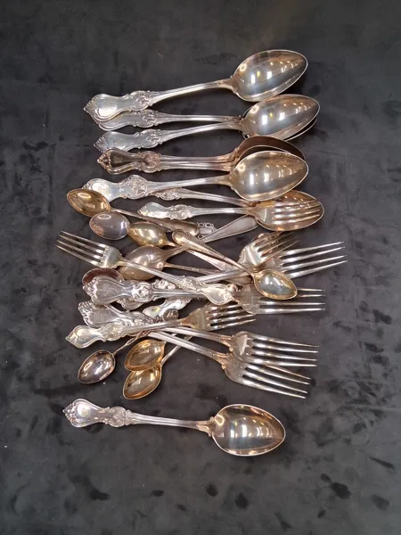 SILVER Bestick kontrollstämplade 780gram