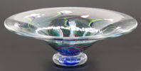 Brandt, Åsa, egen hytta, Eskilstuna, skål, glas, polykrom dekor, signerad, dia 27 cm