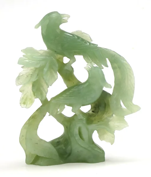 Okänd konstnär, skulptur, jadeit, Kina, 1900-tal, fåglar på gren, höjd 18 cm