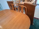 Matbord samt 4 + 2 stolar