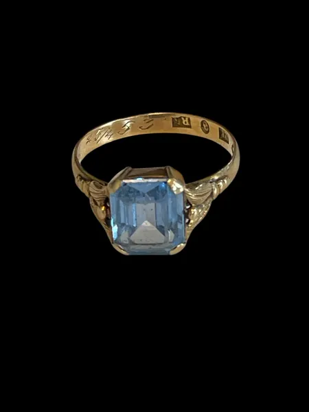 RING 18k rödguld, infattad fasettslipad sten, kontrollstämplad, vikt 3,4 gram