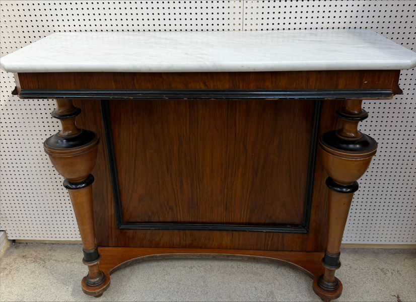 XXX Hallbyrå mes marmorskiva (Trymå)