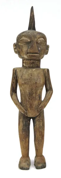 Fetisch, skuret trä, möjligen Dogon, Mali, 1900-tal, i form av stående man, h 45 cm, skador