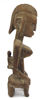 Fertilitetsfetisch, skuret trä, antagligen Fang, Gabon, 1900-tal, i form av sittande kvinna, h 45 cm, skador
