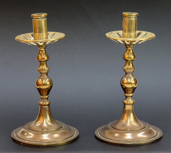 MÄSSINGSLJUSSTAKAR 1 par