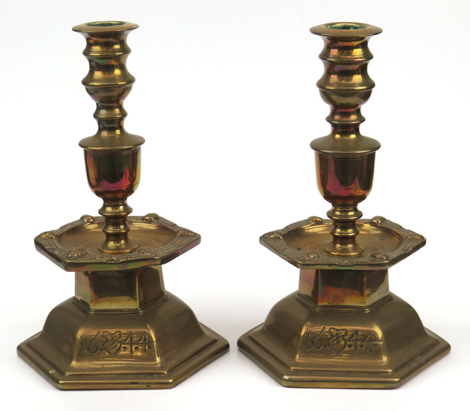 MÄSSINGSLJUSSTAKAR 1 par