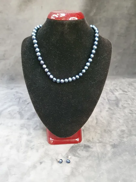 Pärlcollier med öronstift, blå pärlor