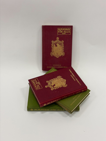 XXX Almanackor samling  1897-1985 4 vita lådor